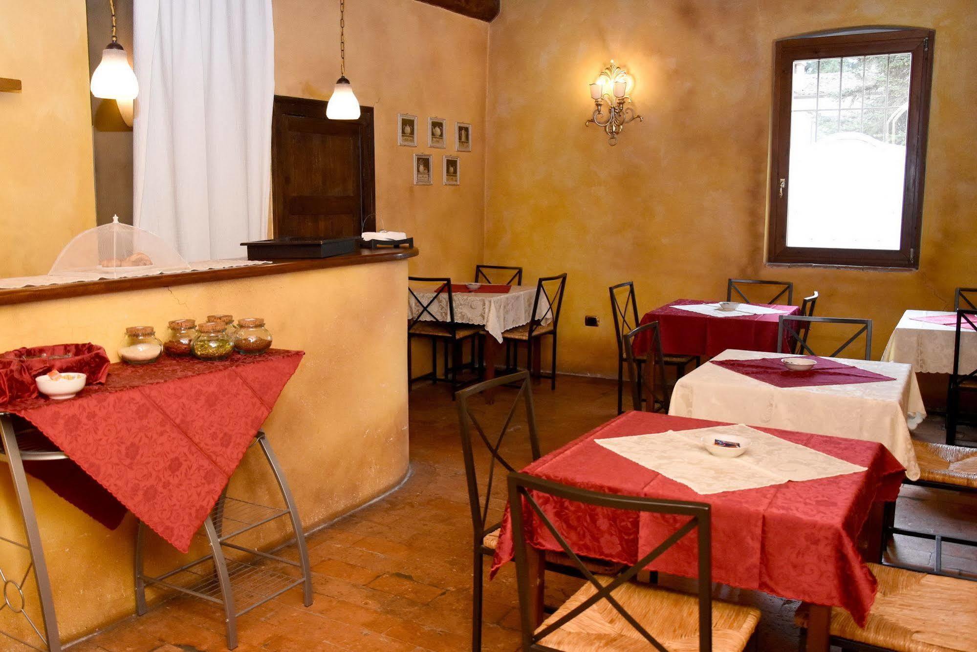 Albergo Dimora Storica Antica Hostelleria Крема Екстериор снимка