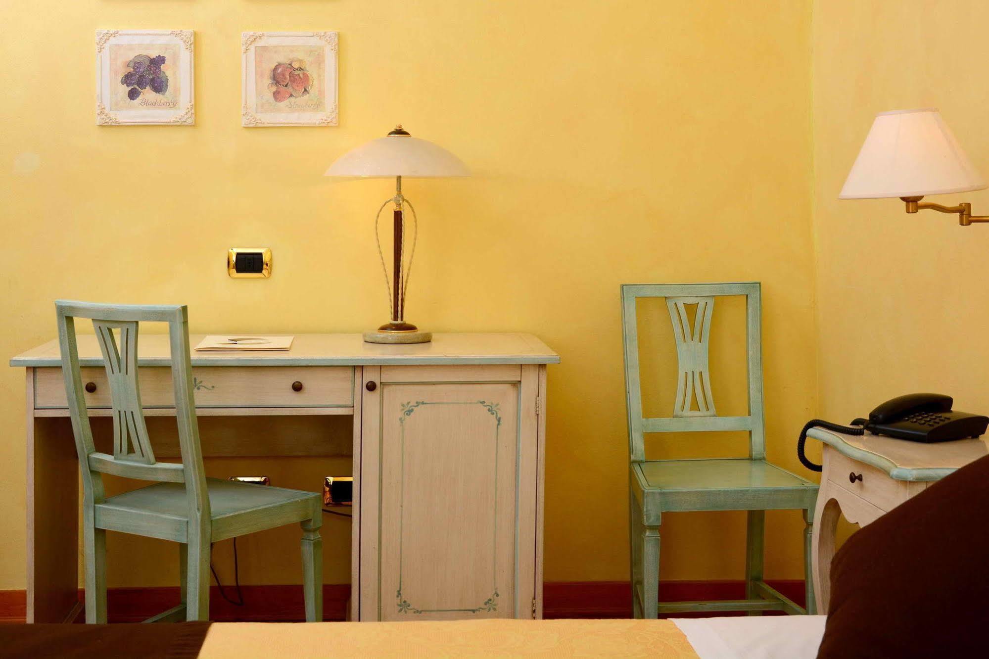 Albergo Dimora Storica Antica Hostelleria Крема Екстериор снимка